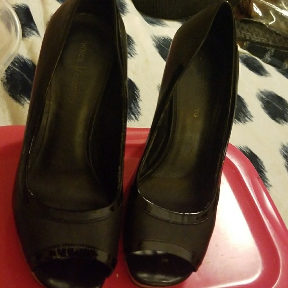 Peep toe shoes